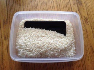 1464697109-8518-iphone-that-fell-in-water-2