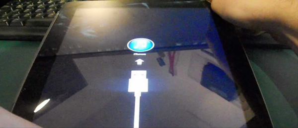 [Risolto] iPhone/iPad Bloccato su Logo iTunes con Cavo USB?
